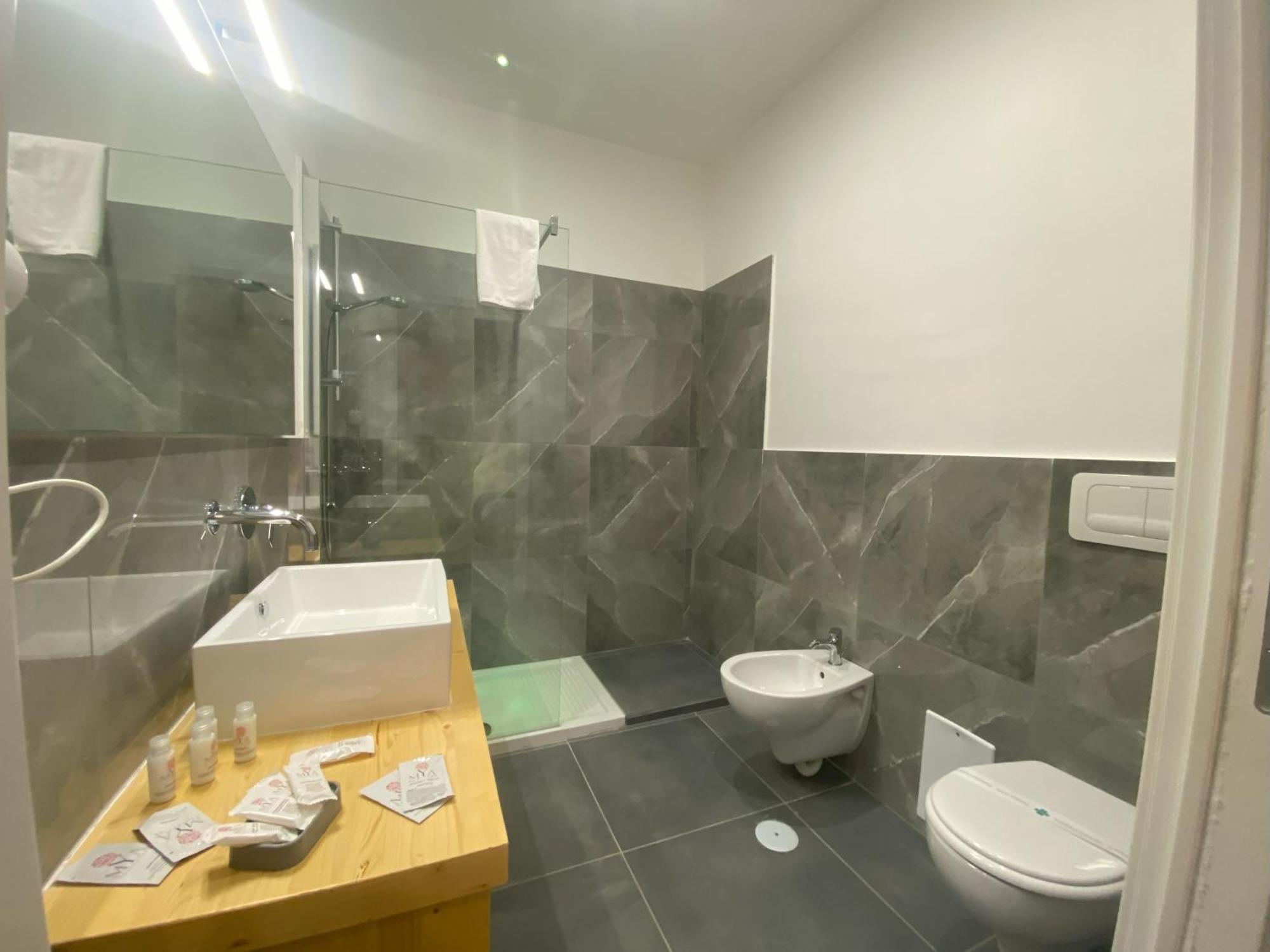 Be Italian Flat Sanfelice Hotel Naples Exterior photo